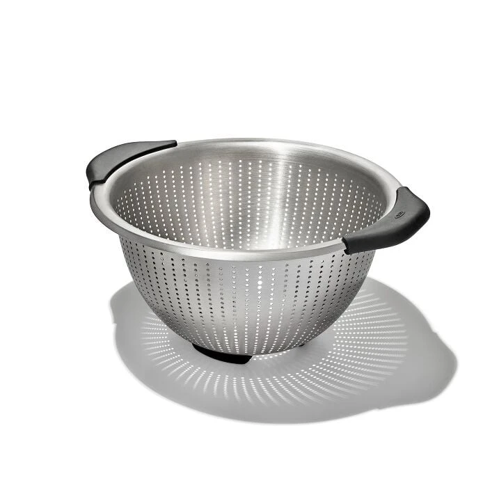 Stainless Steel 5 Qt./ 4.7 L Colander 1 Stainless Steel 5 Qt./ 4.7 L Colander